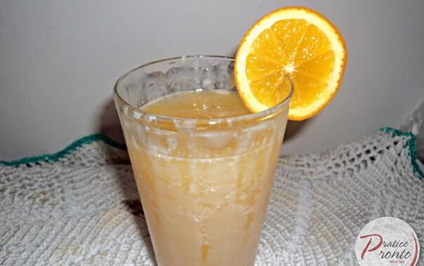 Coquetel de vodka com laranja