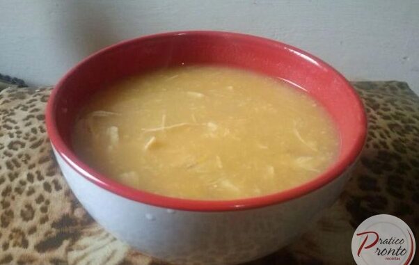 Caldo de legume com frango