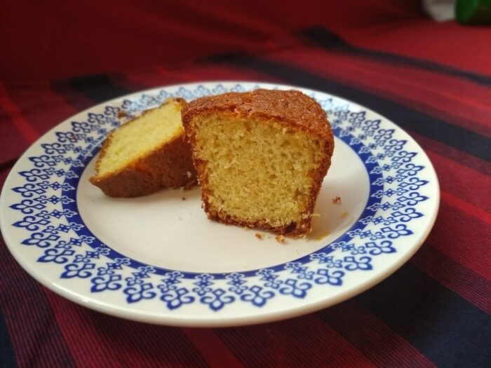 Bolo de fubá com erva doce