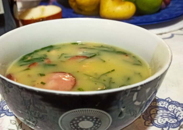 Caldo verde com bacon