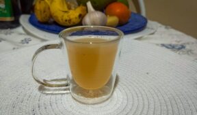 Chá para gripe caseiro de Gengibre, Limão e Mel com Hortelã