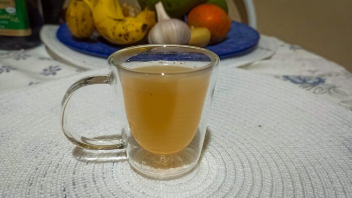 Chá para gripe caseiro de Gengibre, Limão e Mel com Hortelã
