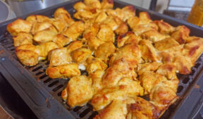 Peito de Frango na Air Fryer com Marinada de Mostarda, Páprica e Curry