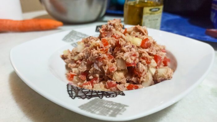 Salada de atum com iogurte desnatado